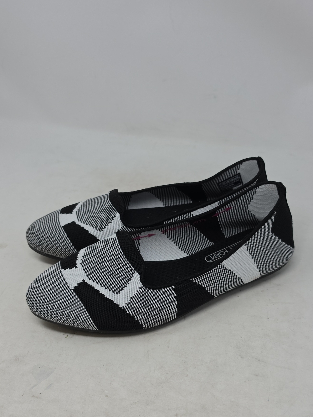 Skechers Black and White Patterned Slip-On Ballet Flats Size 7.5